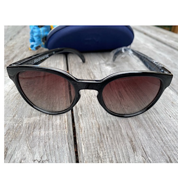 KZ Gear floating sunglasses. Black /black frame - Picture 2 of 5